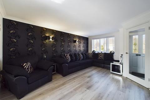 2 bedroom end of terrace house for sale, Lyon Close, Crawley RH10