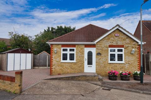 2 bedroom detached bungalow for sale, Hamlet Road, Romford, RM5