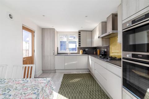 3 bedroom house for sale, Ashville Road, London