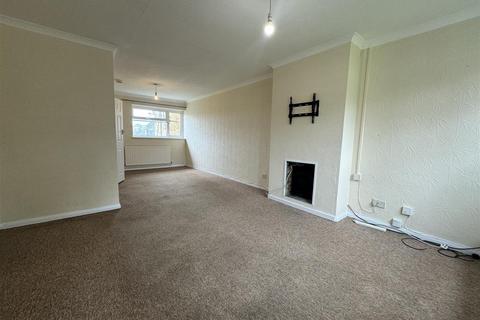 3 bedroom terraced house to rent, Swan Road, Hailsham, BN27