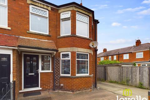 3 bedroom end of terrace house for sale, Aysgarth Avenue, East Riding of Yorkshire HU6