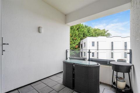 2 bedroom flat for sale, Chase Road, Epsom