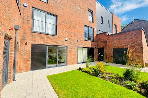 2 bedroom flat to rent, Festival Court, Princes Quay, Glasgow, G51