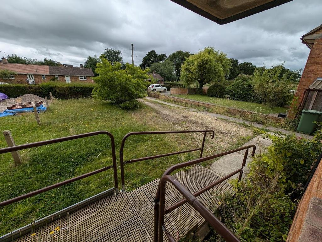 8 Berrows Mead front view.jpg
