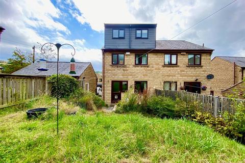 4 bedroom detached house for sale, Caldercroft, Elland