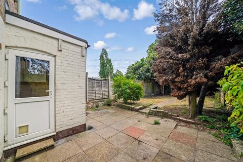 181 Hampton Road, Chingford, London, E4 8NS