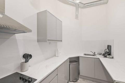 undefined, High Road, North Finchley, London, N12