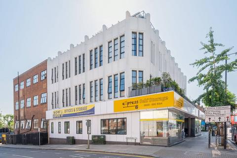 undefined, High Road, North Finchley, London, N12