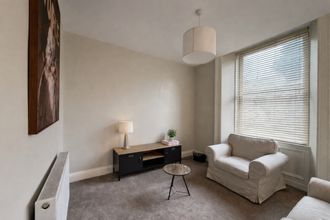 2 bedroom flat to rent, Canonmills, Edinburgh EH3
