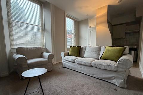 2 bedroom flat to rent, Canonmills, Edinburgh EH3