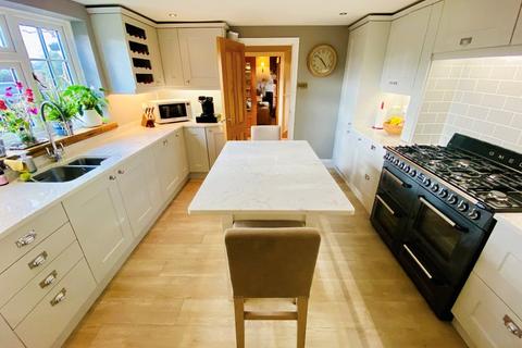 5 bedroom detached house for sale, Woodside Lane, New Milton, Hampshire, BH25