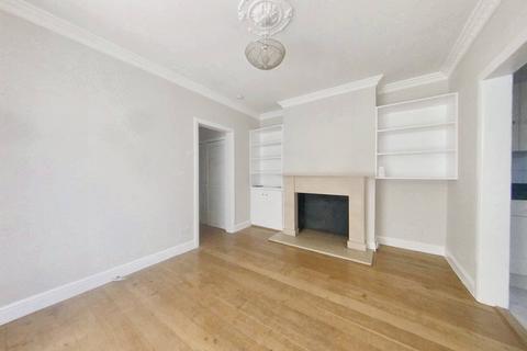 2 bedroom ground floor maisonette to rent, Pevensey Road, London SW17