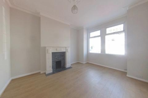 2 bedroom ground floor maisonette to rent, Pevensey Road, London SW17