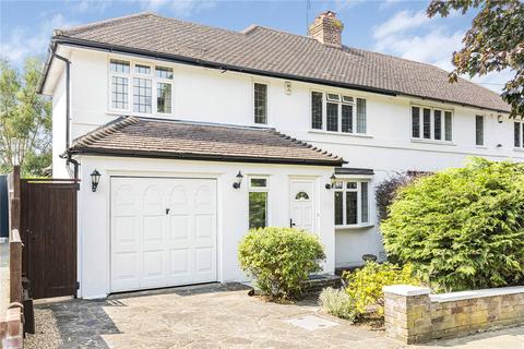 8 Stuart Avenue, Bromley, BR2 7JX