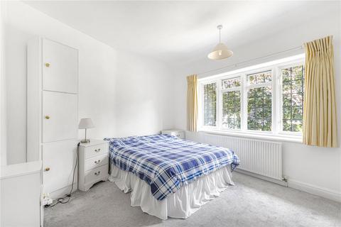 8 Stuart Avenue, Bromley, BR2 7JX