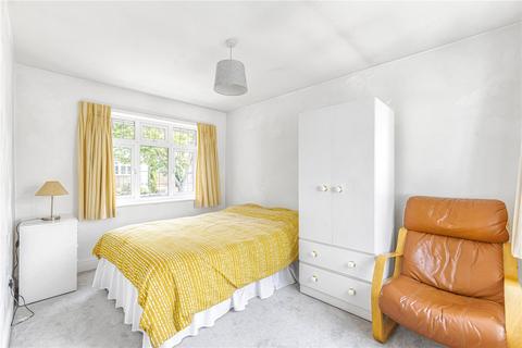8 Stuart Avenue, Bromley, BR2 7JX
