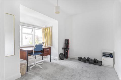 8 Stuart Avenue, Bromley, BR2 7JX
