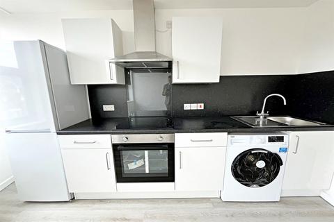 3 bedroom flat to rent, Bournemouth