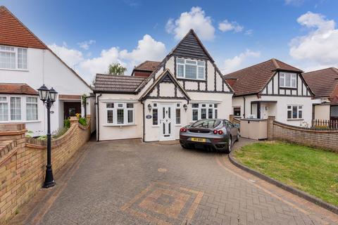 4 bedroom bungalow for sale, Tudor Way, Uxbridge UB10