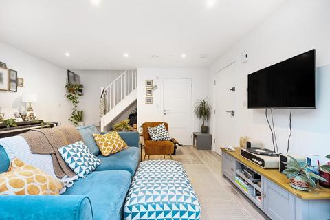 1 bedroom flat for sale, High Street, Hampton Wick