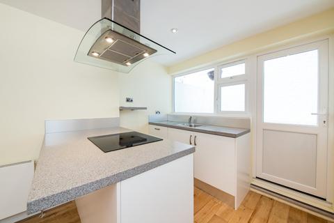 1 bedroom apartment to rent, Queens Crescent, London, NW5