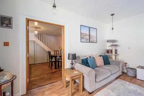 15 Broadacres, Bailiff Bridge, Brighouse, HD6 4DB