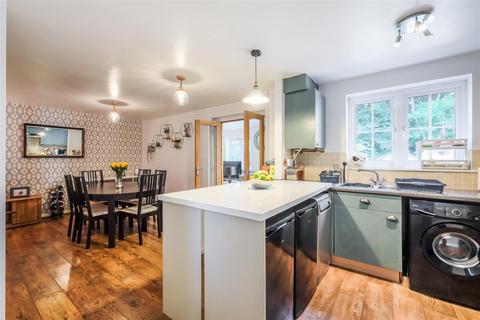 15 Broadacres, Bailiff Bridge, Brighouse, HD6 4DB