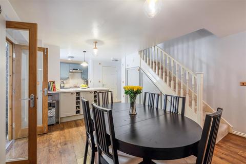 15 Broadacres, Bailiff Bridge, Brighouse, HD6 4DB