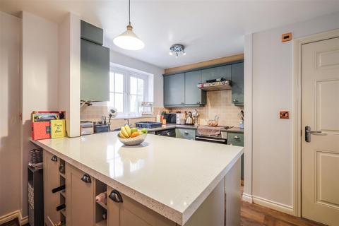 15 Broadacres, Bailiff Bridge, Brighouse, HD6 4DB