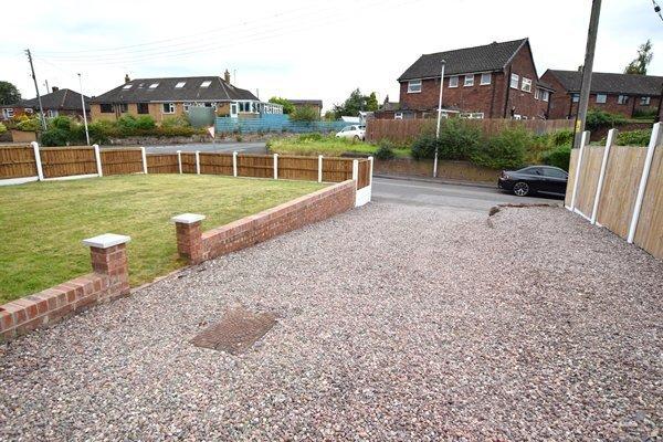 Front garden &amp; driveway