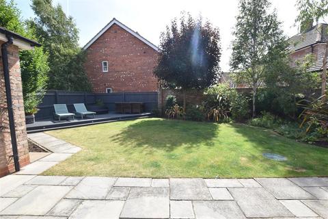 4 bedroom detached house for sale, Cotswold Close, Cleethorpes DN35