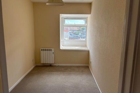 2 bedroom flat to rent, High Street, Selsey