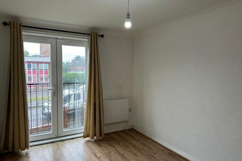 2 bedroom apartment to rent, Manchester, Manchester M22