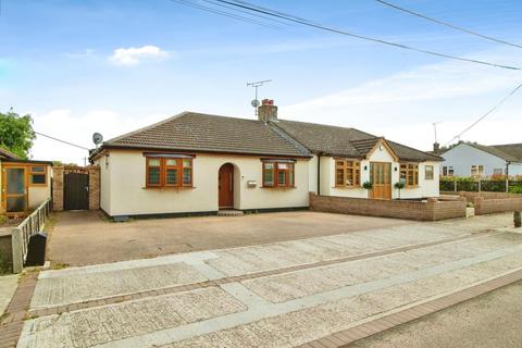10 Central Avenue, Hullbridge, Hockley, SS5 6AT