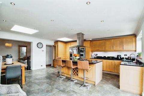 10 Central Avenue, Hullbridge, Hockley, SS5 6AT