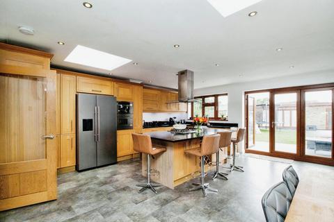 10 Central Avenue, Hullbridge, Hockley, SS5 6AT