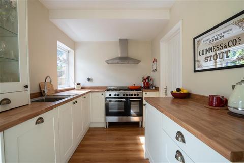 64 Charingworth Road, Solihull, B92 8HY