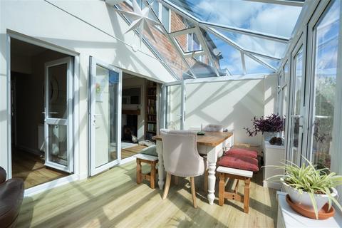 64 Charingworth Road, Solihull, B92 8HY