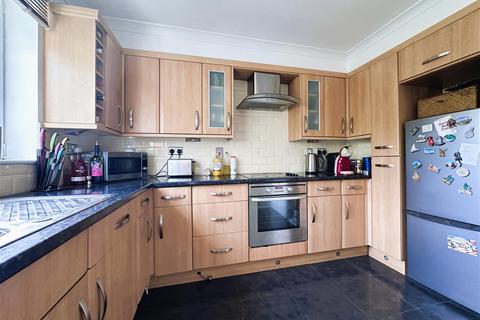 2 bedroom flat to rent, Stapleton, Bristol