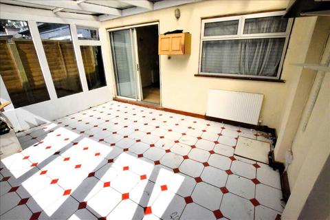 52 Queens Road, Feltham, TW13 5AR
