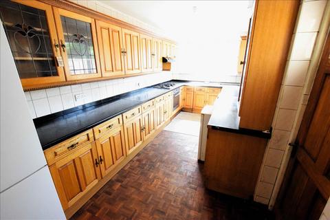 52 Queens Road, Feltham, TW13 5AR