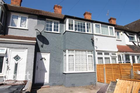 3 bedroom terraced house to rent, Oval Road North