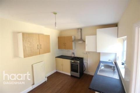 3 bedroom terraced house to rent, Oval Road North