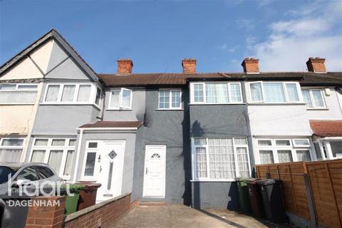 3 bedroom terraced house to rent, Oval Road North