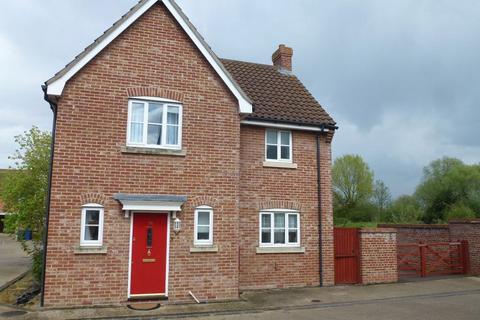 3 bedroom house to rent, Fen Way, Bury St Edmunds IP33