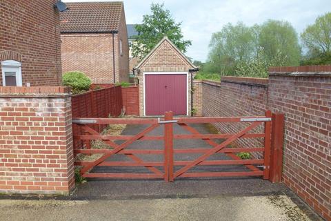 3 bedroom house to rent, Fen Way, Bury St Edmunds IP33