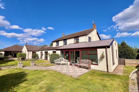 4 bedroom detached house for sale, Main Road, Ormesby