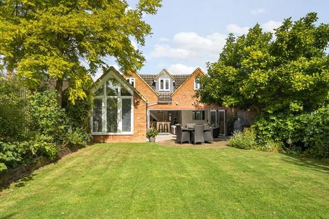 38 Ludsden Grove, Thame, OX9 3BZ