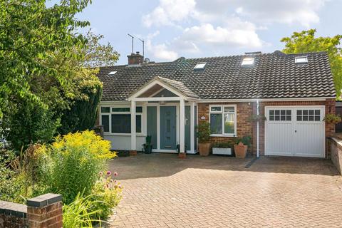 38 Ludsden Grove, Thame, OX9 3BZ