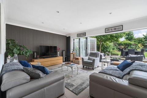 38 Ludsden Grove, Thame, OX9 3BZ